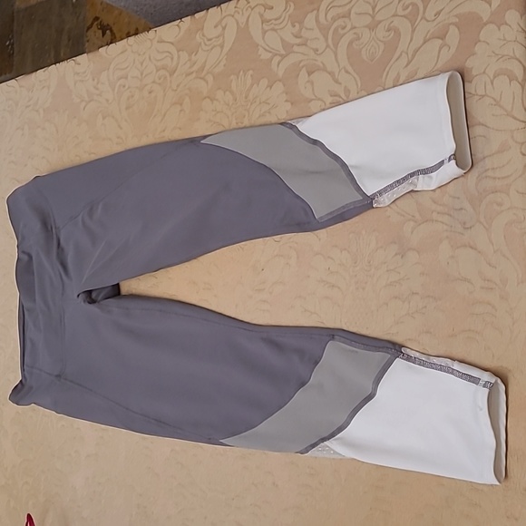 Athleta Color Block Salutation 7/8 Tight Legging Silver Bells Grey S - Picture 2 of 5